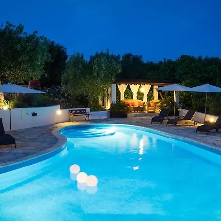 Spacious With Private Pool In Castellana Grotte *