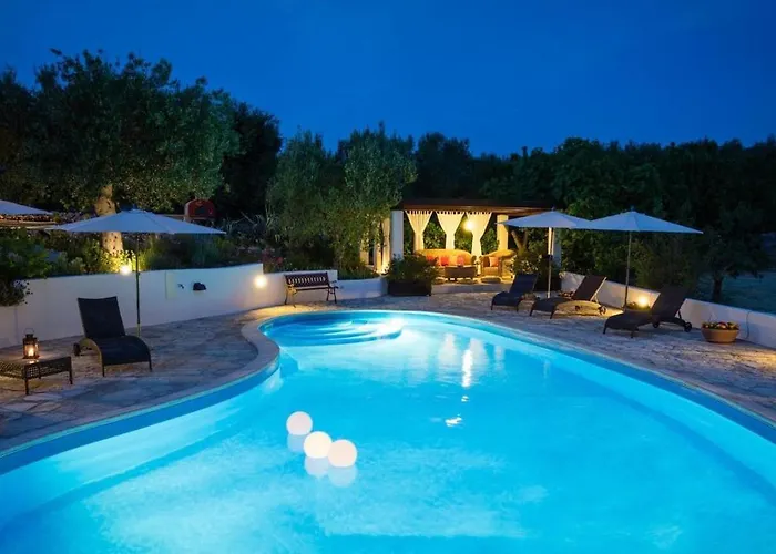 Spacious With Private Pool In Castellana Grotte *